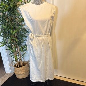 Black Tape Cream Sleeveless Dress size Medium